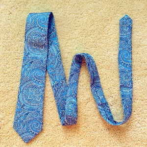 Nob Hill Collection Men's 100% Silk Tie - EUC - Blue Paisley